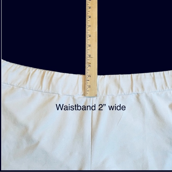 Women With Control Petite Pull-On Capri Pants. White. 1X Petite - Picture 8 of 12